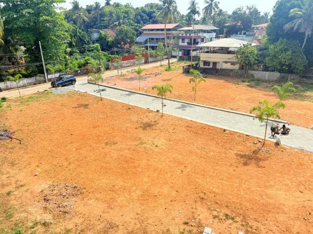 Residential Plot in Thrippunithura for resale Kochi. The reference number is 21323673