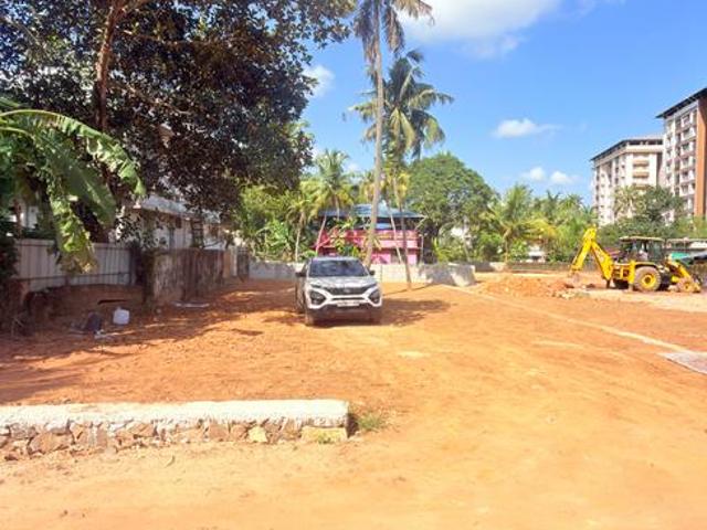 Residential Plot in Thrippunithura for resale Kochi. The reference number is 21323197