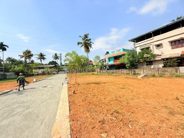 Residential Plot in Thrippunithura for resale Kochi. The reference number is 21327794