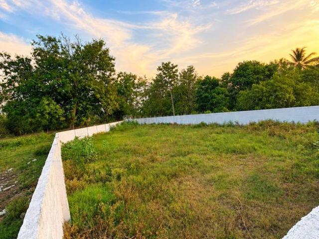 Residential Plot in Uthandi for resale Chennai. The reference number is 21121464