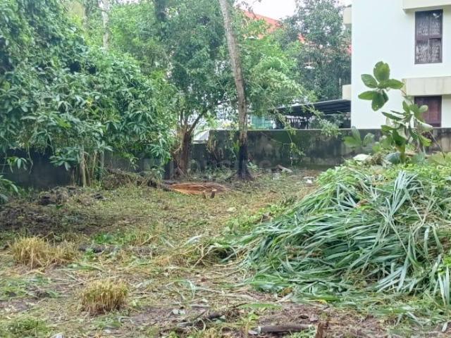 Residential Plot in Vyttila for resale Kochi. The reference number is 17807273