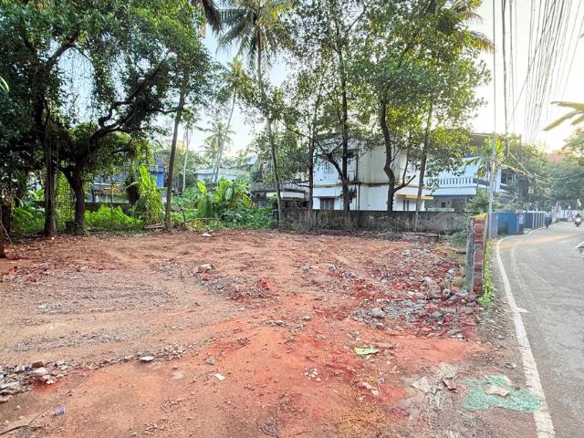 Residential Plot in Vyttila for resale Kochi. The reference number is 19814546
