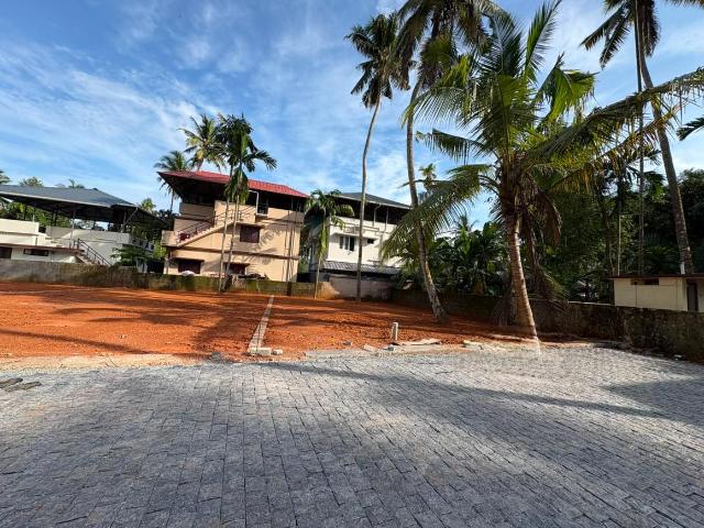 Residential Plot in Vyttila for resale Kochi. The reference number is 20474855
