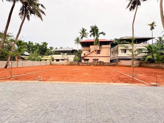 Residential Plot in Vyttila for resale Kochi. The reference number is 20503624