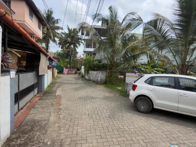 Residential Plot in Vyttila for resale Kochi. The reference number is 21195899