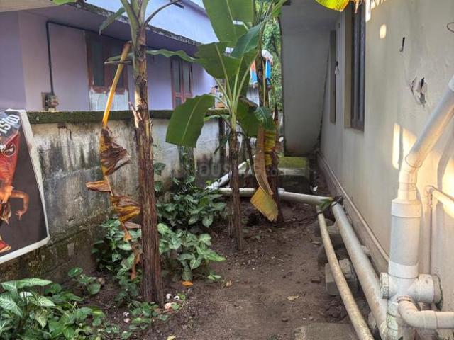 Residential Plot in Vyttila for resale Kochi. The reference number is 21372175