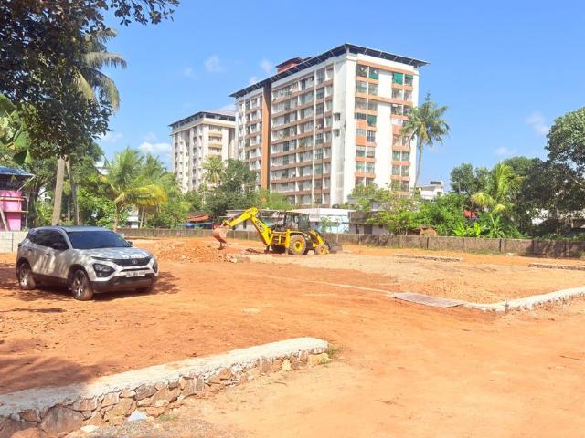 Residential Plot in Vyttila for resale Kochi. The reference number is 21323105