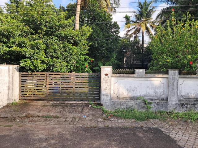 Residential Plot in Vaduthala for resale Kochi. The reference number is 20563440