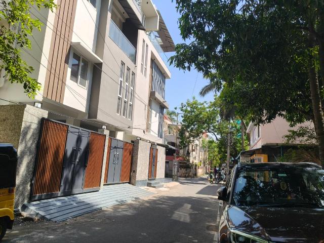 Residential Plot in Velachery for resale Chennai. The reference number is 20572394