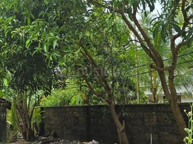 Residential Plot in Vellayil for resale Kozhikode. The reference number is 20948087