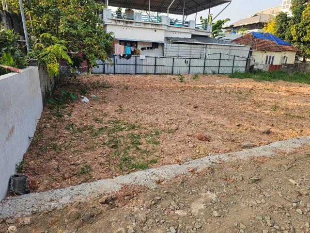 Residential Plot in Vennala for resale Kochi. The reference number is 20397853