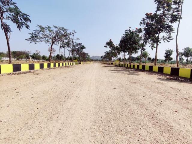 Residential Plot in Yadagirigutta for resale Yadadri Bhuvanagiri. The reference number is 20232760