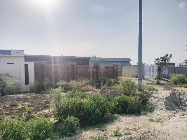 Residential Plot in Yeida for resale Greater Noida. The reference number is 20015397