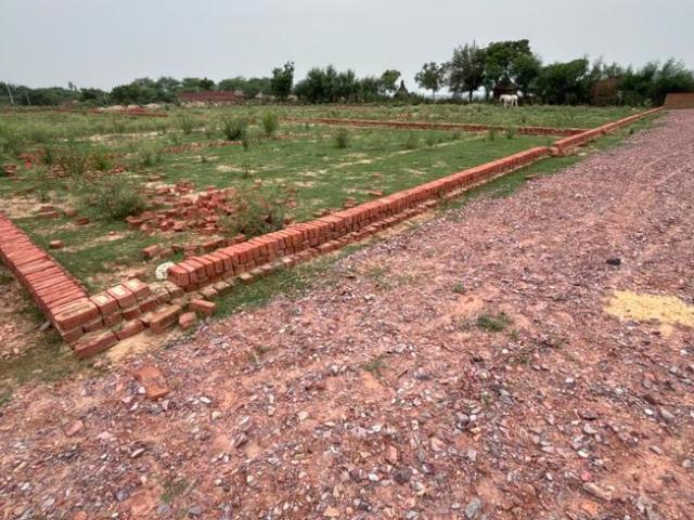 Residential Plot in Yeida for resale Greater Noida. The reference number is 20907555