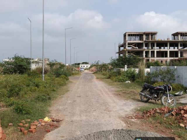 Residential Plot in Yeida for resale Greater Noida. The reference number is 21236780