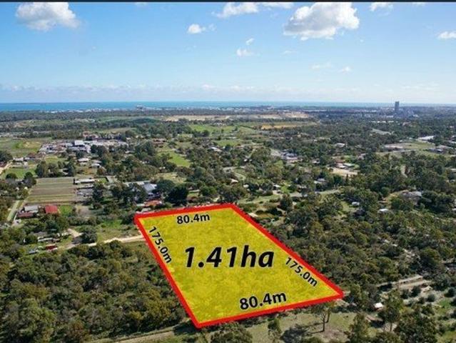 RESIDENTIAL RURAL COUNTRY LIVING AT IT'S BEST! WHAT A RARE FIND! 1,41HA