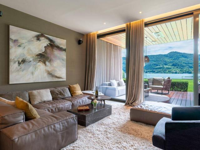 RESIDENZ am WÖRTHERSEE | Großzügiger Rückzugsort in Exklusivlage | Bootsliegeplatz, Sauna und Beachclub