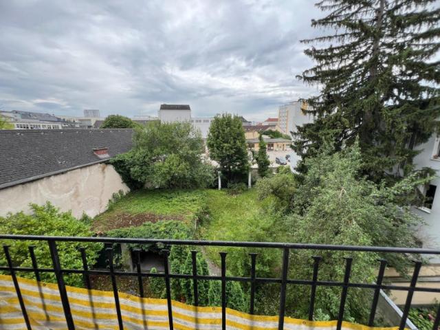RESIDENZ MIT POTENTIAL Altstadtvilla mit 6 Wohneinheiten, Souterrain, Innenhof, Balkone und ausbaubarem DG in 1A Traumlage im Zentrum von Wels