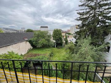 RESIDENZ MIT POTENTIAL Altstadtvilla mit 6 Wohneinheiten, Souterrain, Innenhof, Balkone und ausbaubarem DG in 1A Traumlage im Zentrum von Wels