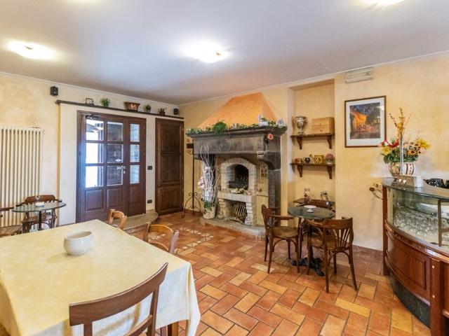 Residenza di lusso nel centro storico, Italia 250m² Frontone