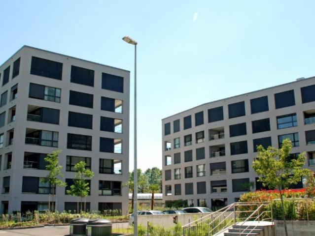 Residenza Laville: moderno, grandi vetrate e terrazzo coperto