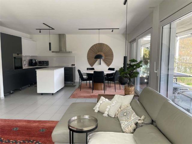 Residenza moderna di pregio con ampio terrazzo e doppi servizi nel ver