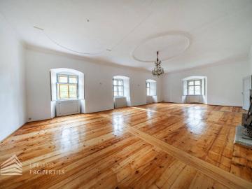 Residieren im Schloss! 3 Zimmer Wohnung in Ebergassing