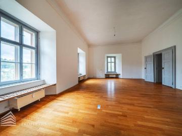 Residieren im Schloss! 3 Zimmer Wohnung in Ebergassing