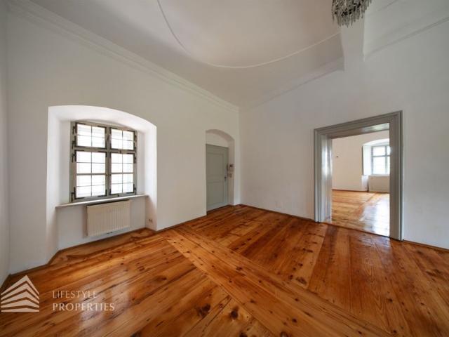Residieren im Schloss! 3 Zimmer Wohnung in Ebergassing