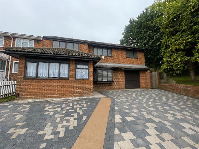 Resolution Close, Chatham ME5, 6 bed detached house to rent, £2,500 pcm | PrimeLocation