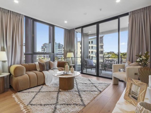Resort on the roof, village at your feet: stylish 2 bed in Woolloongabba