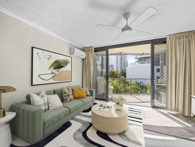 Resort Living! No Car Required! Beach, Broadbeach & Tram at Your Doorstep