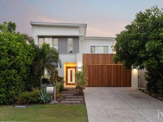 RESORT LIVING, FAMILY SPACE & TIMELESS STYLE