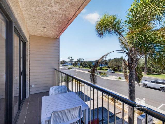 RESORT LIVING IN THE HEART OF LAKES ENTRANCE
