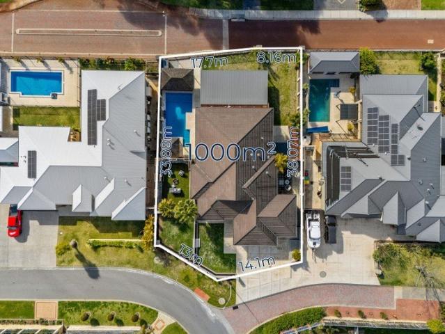 RESORT LIFESTYLE, WITH MAGNIFICENT TREETOP & LAKE VIEWS