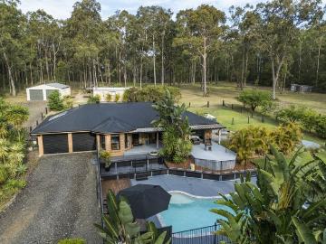RESORT LIKE PRIVATE ACREAGE