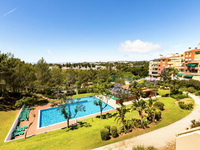 RESORT STYLE COASTAL LIVING WITH POOL, SPORTS FACILITIES AND TWO BALCONIES IN ESTORIL
