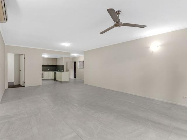 Resort Style Complex Only Moments to Stockland Cairns Shopping Centre and CBD