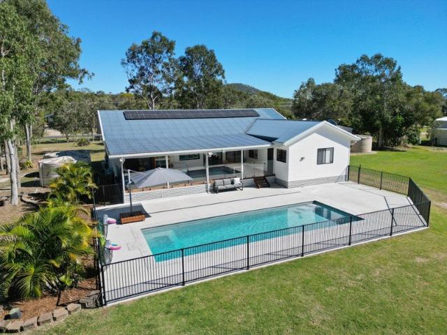 Resort Style Acreage Family Home in The Cove Estate, Agnes Water