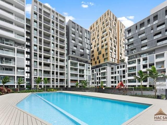 Resort style apartment close to local cafes, stations and parks
