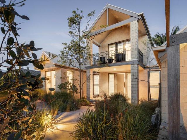 Resort style entertainer wrapped in garden tranquillity
