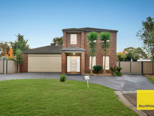Resort Style Entertaining in Hillside Grand Family Living