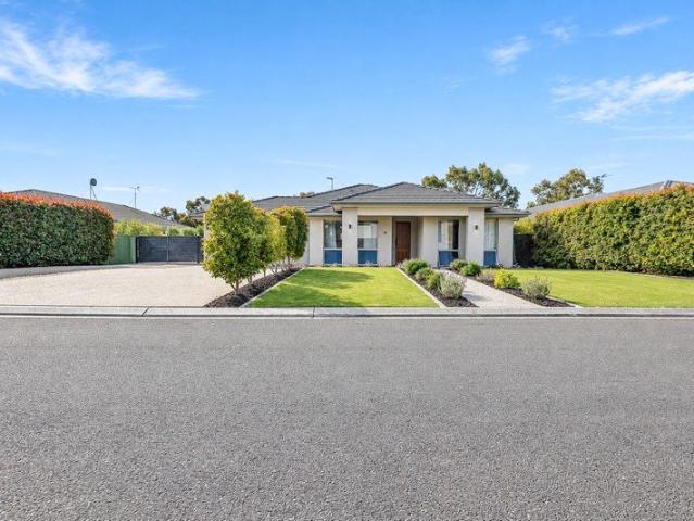 Resort Style Entertaining, Luxury Finishes and Detached Studio
