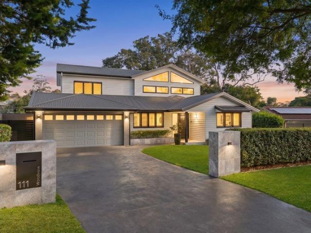 Resort Style Family Entertainer in a Peaceful Lisarow Street