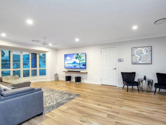 RESORT STYLE FAMILY HOME IN CENTRAL LOCATION
