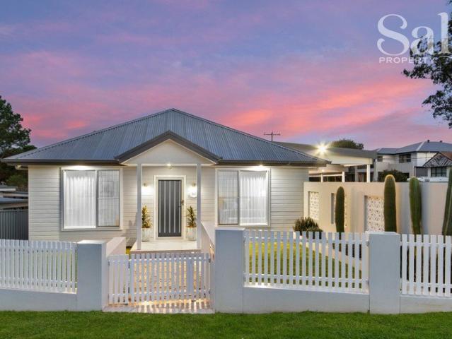 Resort style family living & entertaining, fully renovated