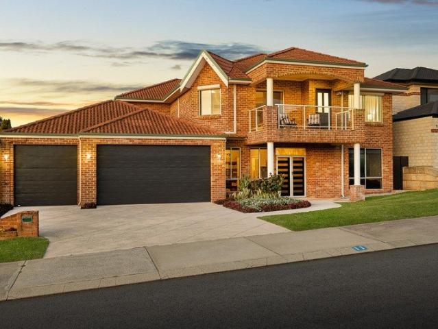 RESORT STYLE FAMILY LIVING IN THE BREAK