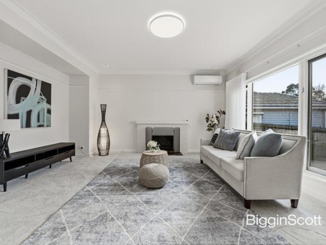 RESORT STYLE FAMILY LIVING IN A PREMIER BOX HILL NORTH LOCATION!
