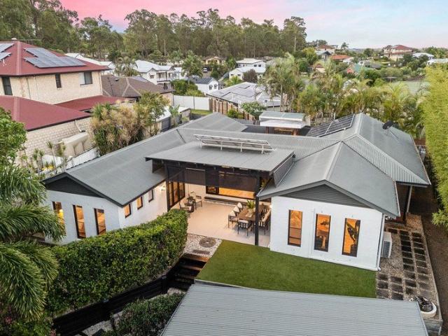 Resort Style Family Living in Hilltop Cul de Sac Views to Mt. Coot tha & Beyond