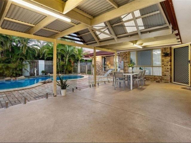 Resort Style Family Living on 833m² in Sought After Parkinson